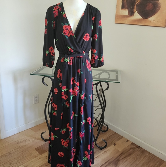 NWT Express Black and Red Poppy Floral Print Maxi Dress With HIgh Side XXS - Picture 4 of 9